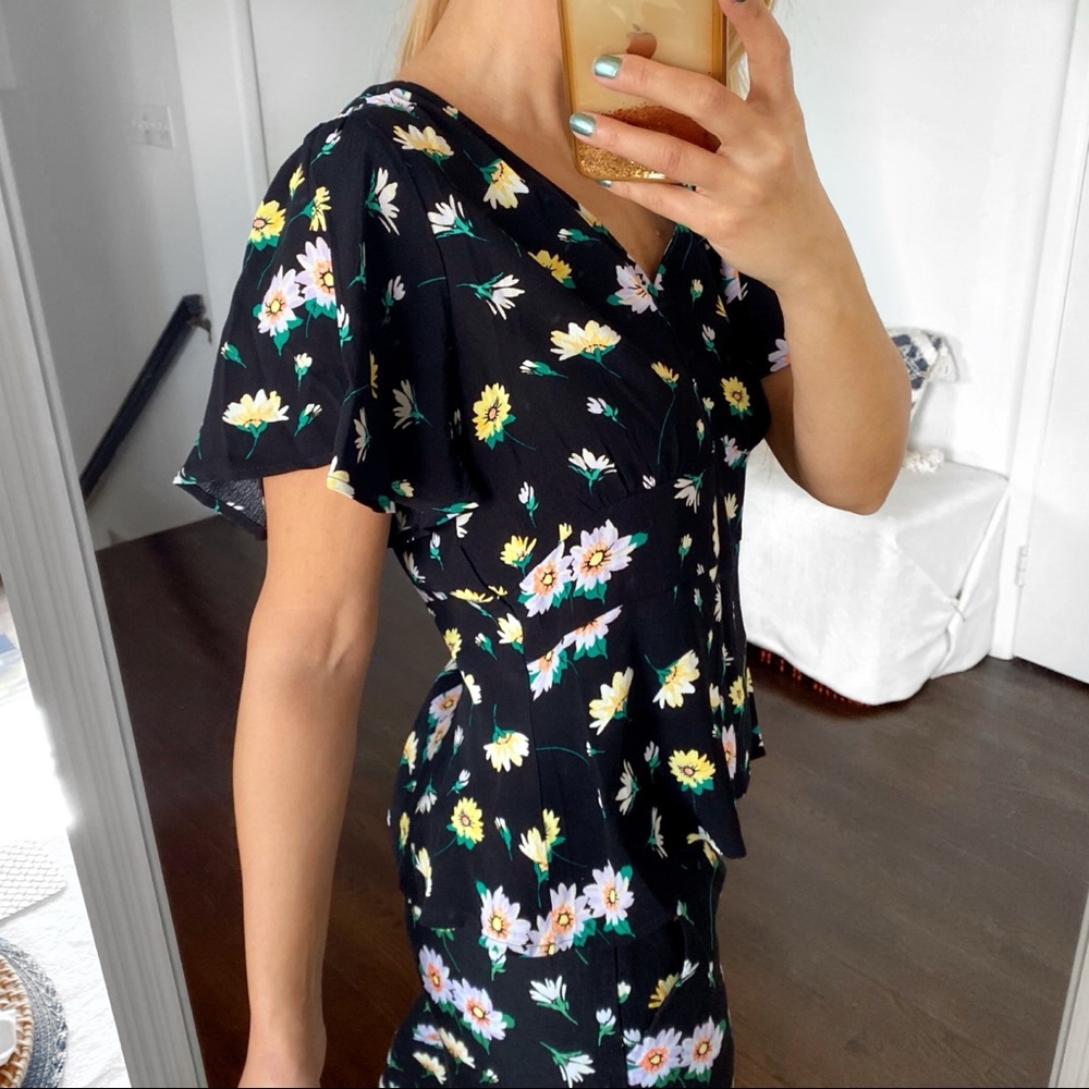 🌼 LOFT BLACK FLORAL RAYON PEPLUM TOP! - Picture 2 of 9
